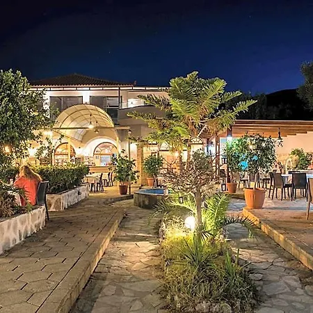 Hotel Aphrodite & - 140m From The Beach, By Zantewize 4*
