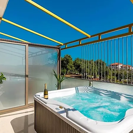 Aphrodite & - 140m From The Beach, By Zantewize Hotell
